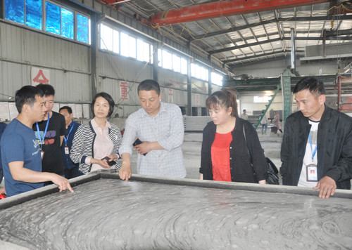 走进新型墙材企业  为企业发展保驾护航