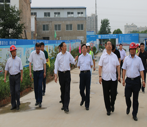 河南省住建厅厅长裴志扬到八一路打通工程现场视察工作