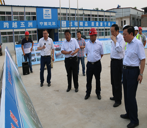 河南省住建厅厅长裴志扬到八一路打通工程现场视察工作