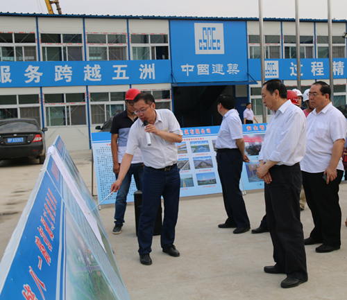 河南省住建厅厅长裴志扬到八一路打通工程现场视察工作