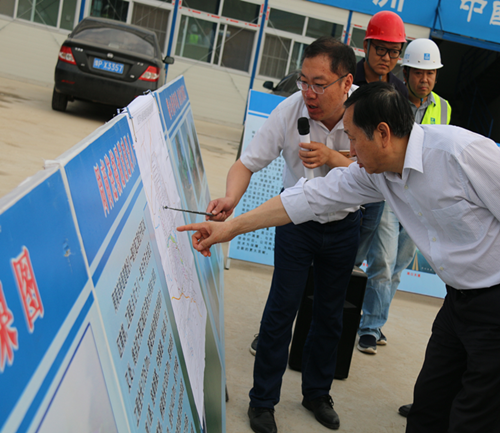 河南省住建厅厅长裴志扬到八一路打通工程现场视察工作