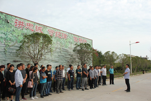 扶沟县住建局组织党员干部参观“花语廉心”廉洁文化教育基地