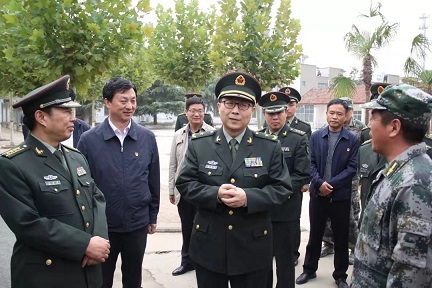 河南省军区司令员陈兆明到西华县调研军民融合和基层武装工作2.jpg