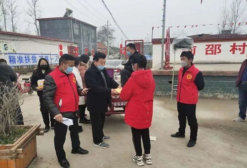奉母镇：“送书上门” 助力学生线上学习2.jpg