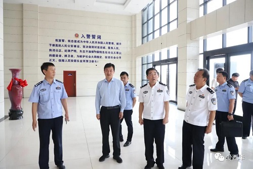 张元明到西华调研基层公安和退役士兵社会保险工作 林鸿嘉陪同调研.jpg