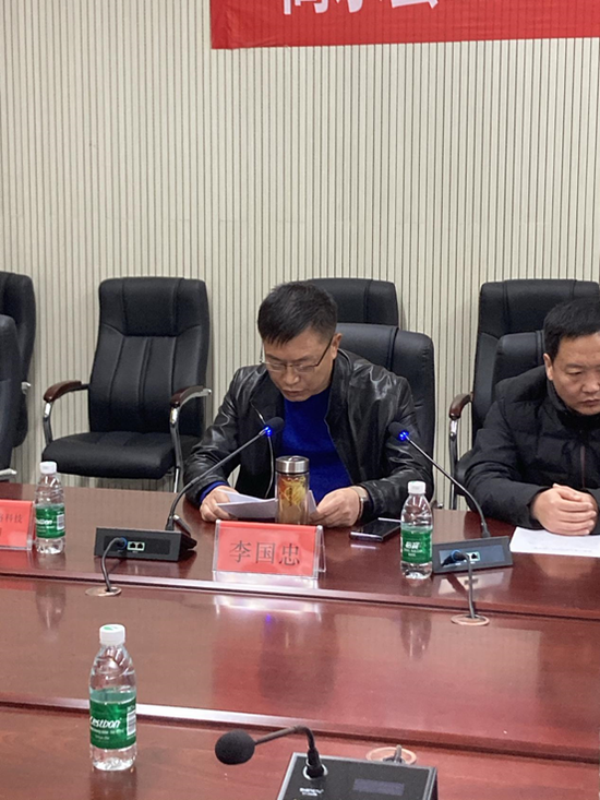 商务局局长李国忠讲解县电商经济发展现状