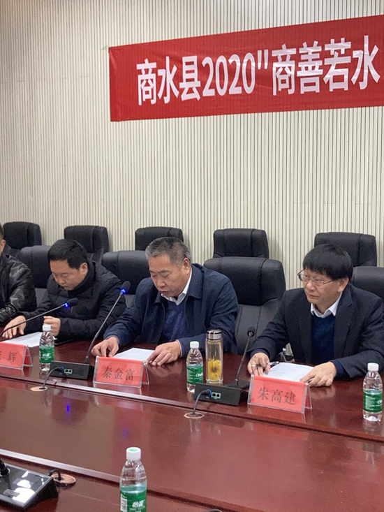 周口市商务局科长秦金富为发布会致辞