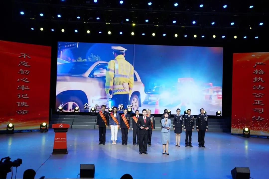 4.1河南政法英模先进事迹报告会2.jpg